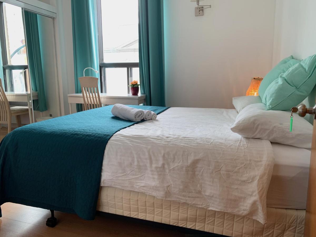 Chambres El Mediterraneo Rooms Montréal Eksteriør billede
