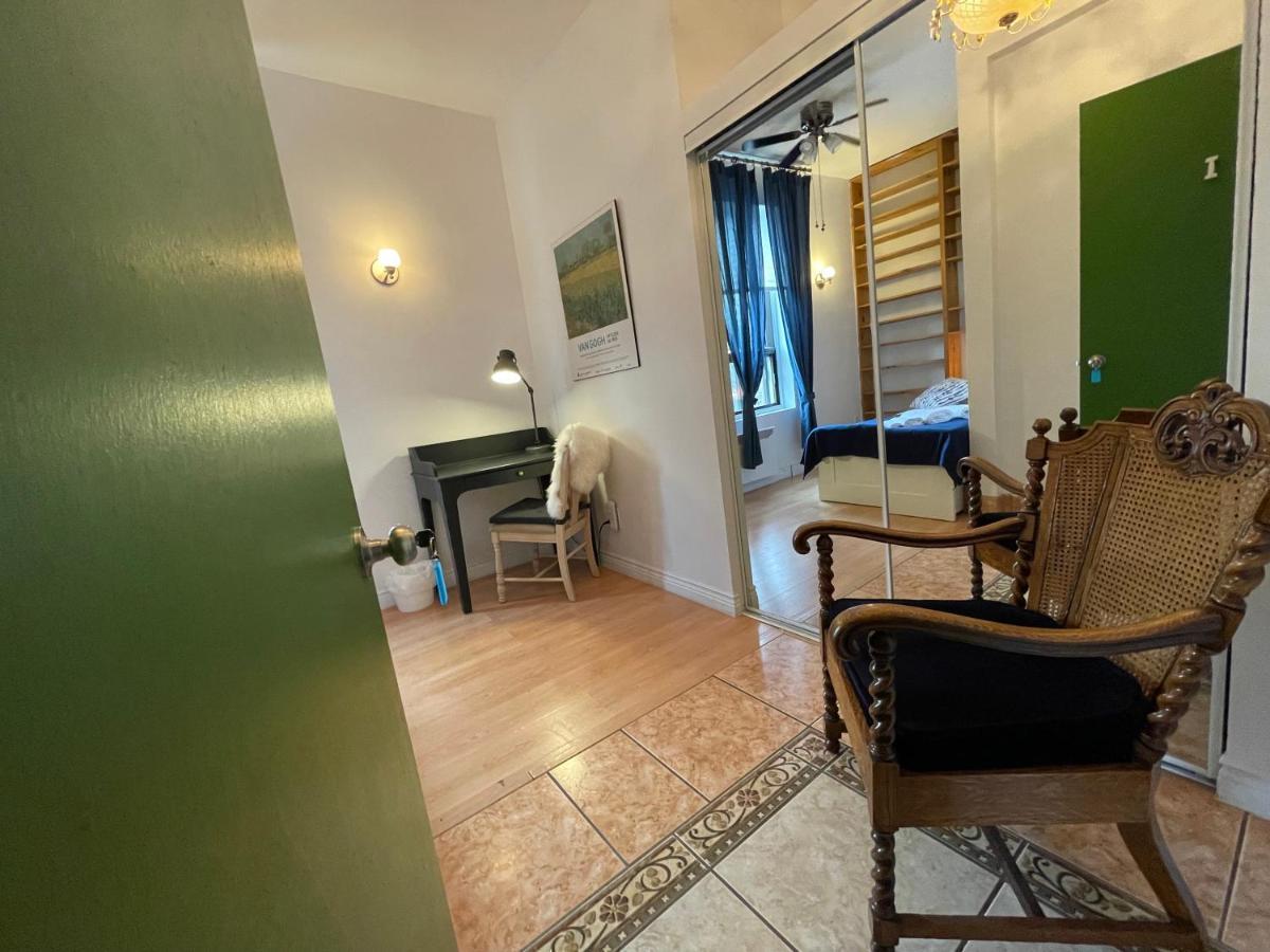 Chambres El Mediterraneo Rooms Montréal Eksteriør billede